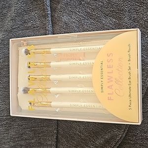 NIB Simply Essential Flawless Collection (See Full Description)